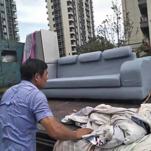 宁波市奉化区宝龙驰园小区搬家实拍。