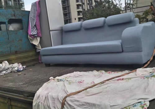 宁波市奉化区宝龙驰园小区搬家实拍。