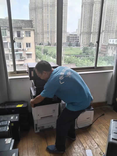 宁波市奉化区三横工业区企业单位旧电脑回收实拍