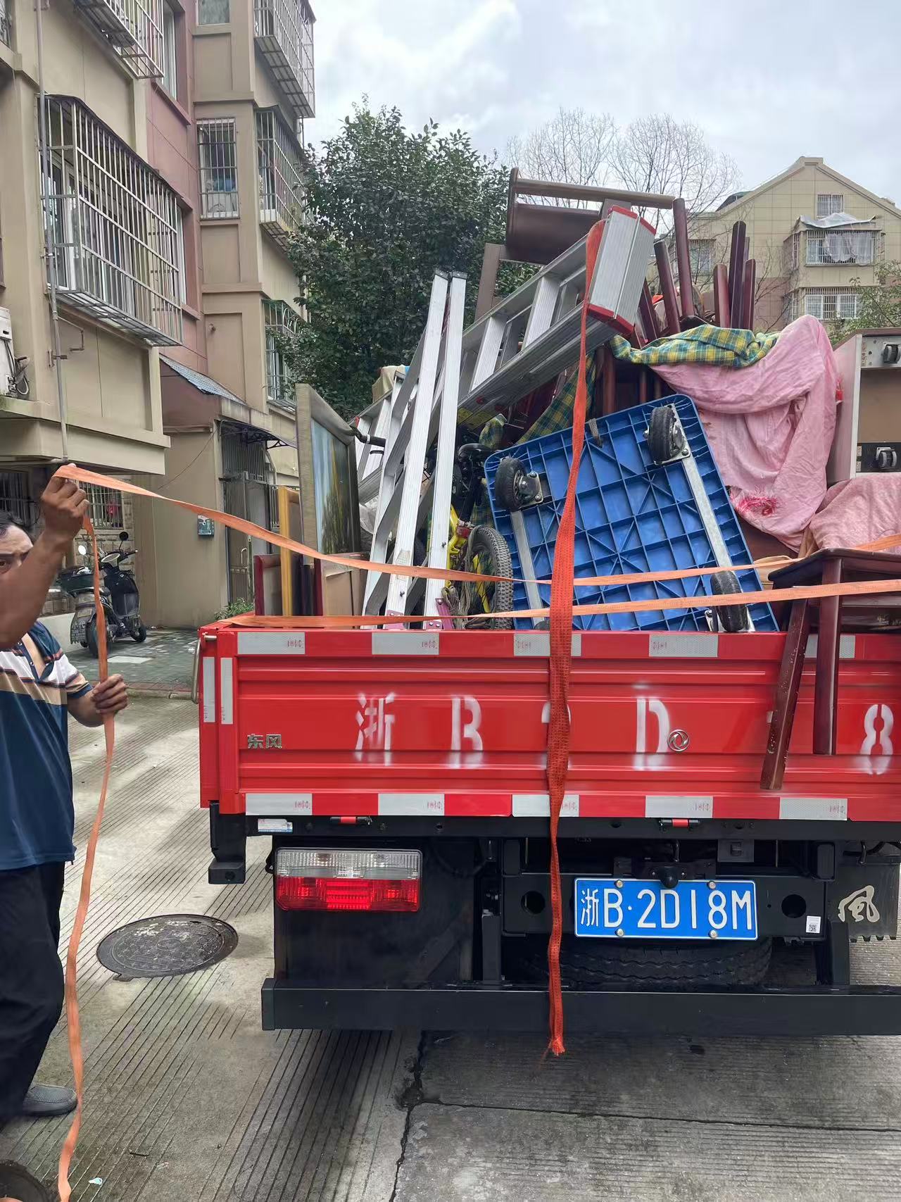 奉化搬家公司哪家好吊装场景图片